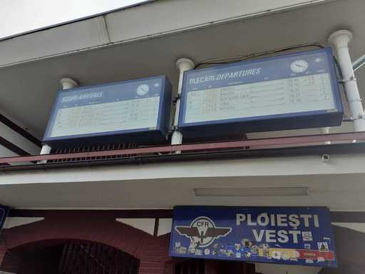 Întârziere de peste trei ore a trenului care a plecat duminică din Deva către Bucureşti Nord. Şi alte garnituri au ajuns târziu la destinaţie
