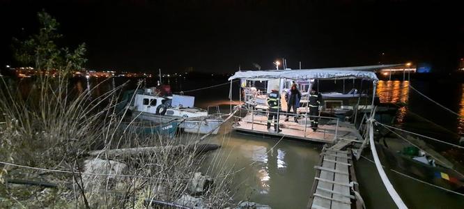 Tulcea: Bărbat căutat de pompieri, după ce a fost văzut ultima oară pe un ponton de acostare aflat pe malul Dunării
