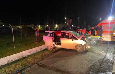 Ialomiţa: Trei persoane au fost rănite într-un accident rutier / Traficul este restricţionat - FOTO