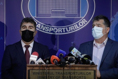 UPDATE - Directorul CFR a anunţat că peste 100 de trenuri sunt afectate de greva spontană, activitatea fiind oprită în 54 de staţii  / Reprezentanţii CFR spun că greva e ilegală - FOTO 
