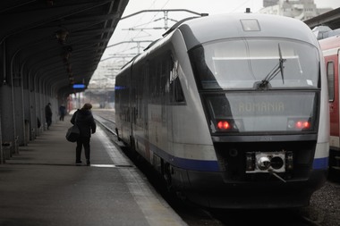 UPDATE - Ministerul Transporturilor, după negocieri cu sindicatele: Părţile au convenit creşterea salariilor tarifare cu indicele de creştere a preţurilor de consum pentru 2022/ Au fost 261 de trenuri blocate, aşteptăm ca toate să fie repuse în circulaţie