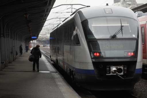 UPDATE - Ministerul Transporturilor, după negocieri cu sindicatele: Părţile au convenit creşterea salariilor tarifare cu indicele de creştere a preţurilor de consum pentru 2022/ Au fost 261 de trenuri blocate, aşteptăm ca toate să fie repuse în circulaţie