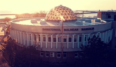 Constanţa: Cel puţin patru persoane sunt vizate de percheziţiile de la Mangalia privind vaccinarea la chiuvetă / Coordonatorul centrului de la Sanatoriul Balnear, între suspecţi