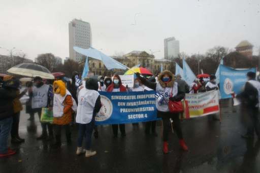 Federaţia Sindicatelor Libere din Învăţământ: Dacă politica de totală desconsiderare va continua, există posibilitatea radicalizării acţiunilor de protest, mergând până la neîncheierea situaţiei şcolare 