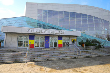 Incendiul din parcarea subterană a unui bloc din Constanţa - Primăria Constanţa a amenajat un spaţiu la Pavilionul Expoziţional unde pot fi făcute donaţii pentru persoanele afectate - FOTO