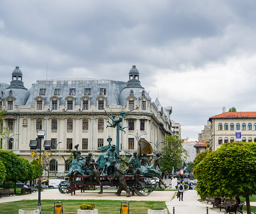 Studenţii trimit guvernanţilor cozonac cu rahat pentru bugetul acordat educaţiei: Cozonacul cu rahat este simbol al atitudinii guvernanţilor - indolenţă îmbrăcată în vorbe goale