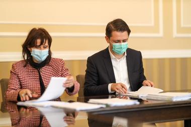 Primăria Timişoara împrumută 20,3 milioane de euro pentru a acoperi finanţarea şi cofinanţarea pentru mai multe proiecte, printre care înnoirea flotei de tramvaie
