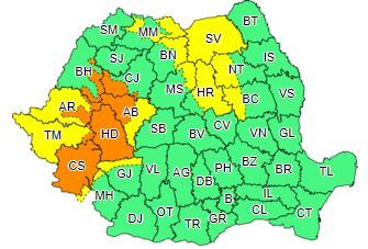 UPDATE - Ploi, ninsori, polei şi intensificări ale vântului în toată ţara, până marţi dimineaţă/ Cod galben în Banat, Crişana şi local în Transilvania şi nord-vestul Olteniei/ Cod portocaliu de ploi abundente în şapte judeţe / Risc de inundaţii