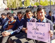 Mai mult de 300 de copii dintr-un sat pakistanez izolat, ajutaţi de alpiniştii Sofie Lenaerts şi Alex Găvan: „Niciun act de bunătate nu e prea mic”