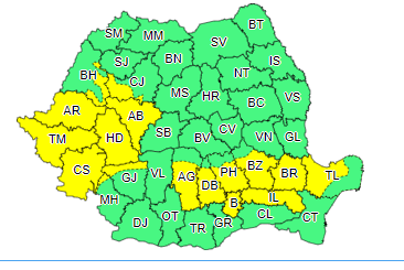 Informare de precipitaţii, vânt şi polei, până marţi dimineaţă / Cod galben de ninsori însemnate cantitativ, mai ales în zona montană / Cod galben de polei în Bucureşti şi în opt judeţe  