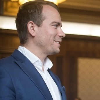 Preşedintele Consiliului Tinerilor Instituţionalizaţi: Mai mulţi copii care şi-ar fi dorit să fie de Crăciun cu familii care îi iubesc au fost ţinuţi în centre de către Protecţia Copilului / Cazuri semnalate atât la Bucureşti, cât şi la Braşov sau Cluj 