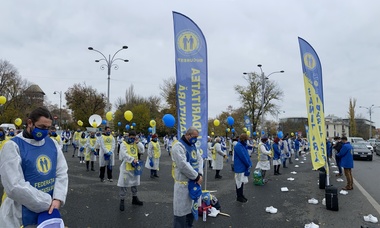 Angajaţii din Sănătate anunţă mitinguri marţi, în Piaţa Victoriei, la Palatul Cotroceni şi la Palatul Parlamentului, pentru acordarea drepturilor salariale / Manifestanţii colindă autorităţile cu ”Pluguşorul suferinţei lucrătorilor din sănătate”