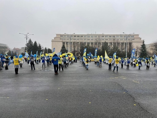 Protest al sindicaliştilor din Sănătate, în Piaţa Victoriei, la Palatul Cotroceni şi la Palatul Parlamentului, pentru acordarea drepturilor salariale / Manifestanţii colindă autorităţile cu ”Pluguşorul suferinţei lucrătorilor din sănătate” - VIDEO, FOTO
