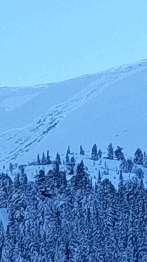 Avertisment al salvamontiştilor - Risc mare de producere a avalanşelor în Masivul Călimani / Mai multe trasee, închise 