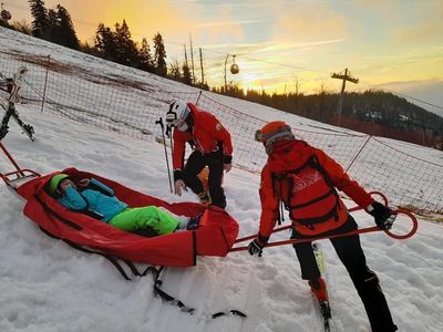 Braşov: 70 de persoane au avut nevoie de sprijinul salvamontiştilor de la deschiderea sezonului de schi