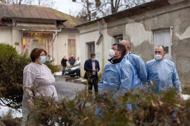 Costel Alexe, după o vizită la Secţia a II-a Paşcanu, clădire din 1850: E nevoie de investiţii majore / Vom analiza toate oportunităţile de finanţare pentru a depune un proiect amplu de restaurare şi reabilitare  