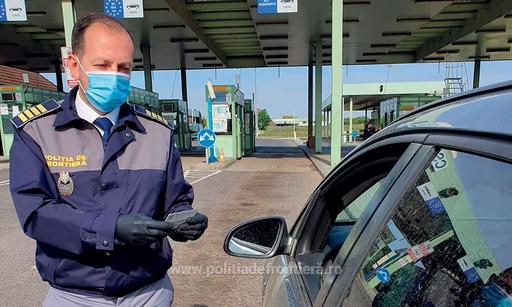 Trafic crescut la ieşirea din ţară / Poliţiştii de frontieră au luat măsuri de fluidizare la graniţa cu Ungaria