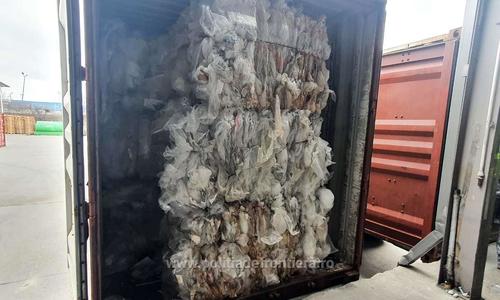 Treizeci şi opt de tone de deşeuri din plastic, descoperite în două containere în Portul Constanţa. Marfa provenea din Marea Britanie - VIDEO
