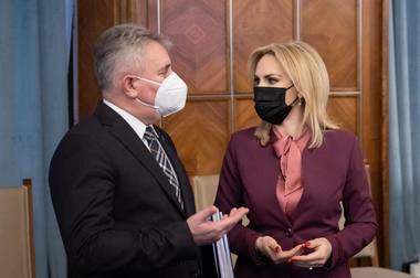 Firea: Anul acesta, aproape o mie de brăţări electronice pentru agresori vor fi funcţionale în trei judeţe şi în Bucureşti. Restul, până la 15.000 vor fi active în următorii patru ani
