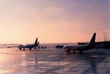 Consiliul Judeţean Bihor a aprobat demararea procedurilor de expropriere pentru dezvoltarea Aeroportului Oradea / Suprafaţa vizează aproape 300.000 de metri pătraţi, suma necesară fiind de peste 5,7 milioane de lei 