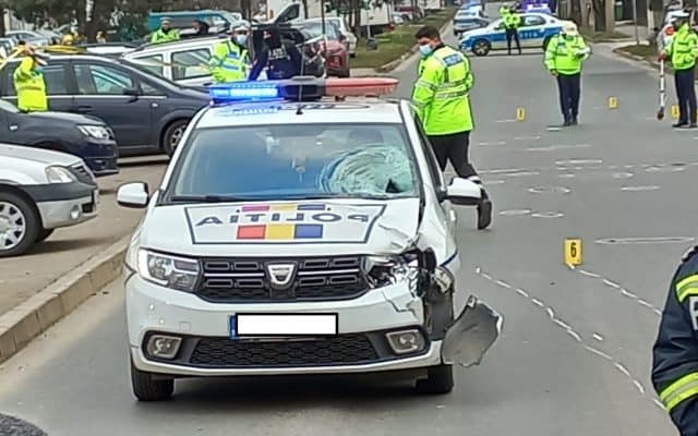 Fetiţa de 11 ani rănită în accidentul produs de o maşină de poliţie pe o stradă din Sectorul 1 al Capitalei a fost operată la picior