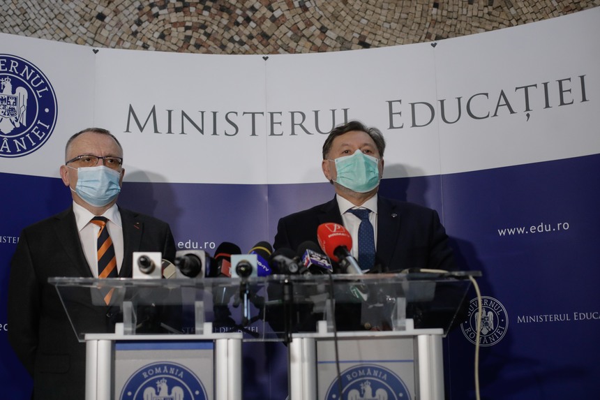 Miniştrii Educaţiei şi Sănătăţii au tăcut în conferinţa de presă, când au fost întrebaţi cât de în siguranţă sunt copiii în şcoli, în această perioadă