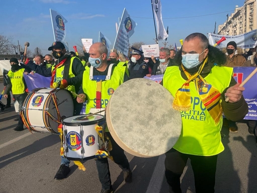 Proteste ale angajaţilor din Poliţie şi sistemul penitenciar, în faţa sediului Ministerului Finanţelor. Ei cer aplicarea unor măsuri care ar duce la majorarea veniturilor în aceste domenii
