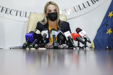 Prefectul Capitalei: Am încercat şi în cursul serii să îl sun pe domnul primar / Aveam semnale, am discutat cu diverse autorităţi încă din cursul serii, domnul primar nu mi-a răspuns aseară, mi-a răspuns după ora 6 în această dimineaţă