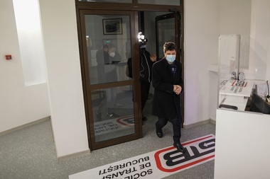 Nicuşor Dan: Depourile STB Colentina şi Titan funcţionează în integralitate la această oră. Am primit deja reclamaţii despre intimidări şi agresiuni ale liderilor sindicali la adresa şoferilor şi vatmanilor care doresc să muncească