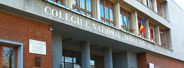 Colegiile "Mihai Viteazul" şi "I.L. Caragiale" din Ploieşti, două dintre cele mai mari licee din oraş, trec la cursuri online, din cauza infectărilor cu SARS-CoV-2