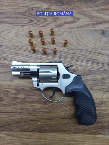 Dolj: Bărbat de 39 de ani, cercetat după ce a introdus ilegal un pistol din Bulgaria 