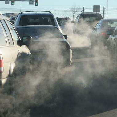 Ministerul Mediului anunţă lansarea programelor Rabla Clasic şi Rabla Plus. La Rabla Clasic prima de casare e de 6.000 de lei şi 9.000 de lei dacă sunt predate două autovehicule uzate. La Rabla Plus trebuie casată o maşină cu o anumită vechime minimă