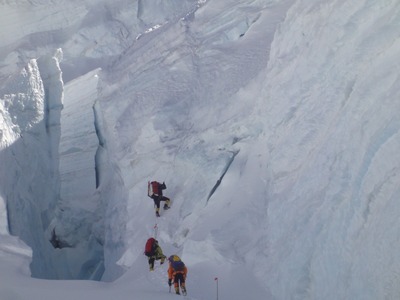Alpiniştii români Horia Colibăşanu şi Marius Gane pornesc într-o nouă expediţie în Himalaya / Va fi prima ascensiune românească pe Kangchenjunga, al treilea vârf ca înălţime din lume