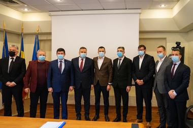 Sorin Grindeanu: În continuarea procesului de descentralizare a proiectelor de infrastructură rutieră am semnat astăzi 6 protocoale cu autorităţile locale