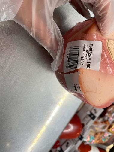 Trei magazine Mega Image din Bucureşti, închise temporar de comisarii ANPC. Şase supermarketuri din Capitală, amendate în total cu aproape 100.000 de lei - FOTO, VIDEO