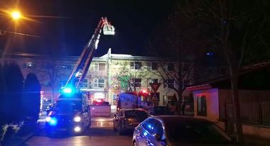 Timişoara: Mobilizare a pompierilor, după o alarmă de incendiu la o şcoală pentru elevi cu nevoi speciale/ Şase elevi au fost evacuaţi - FOTO