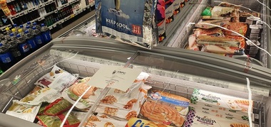 Noi amenzi aplicate retailerului Mega Image după controale în patru magazine din sectorul 2 şi din Popeşti Leordeni. Au fost găsite alimente cu mucegai şi produse expirate - FOTO
