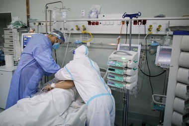 INTERVIU - Dr. Bogdana Manu: 70-80% dintre pacienţii cu forme critice de covid au avut de-a lungul spitalizării probleme cardiologice. Au fost multe cazuri dificile în care poate că niciun ghid nu-ţi precizează ce să faci