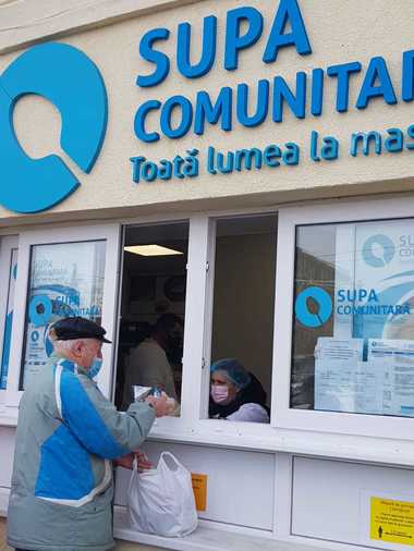 Primăria Capitalei, despre Programul "Supa Comunitară - Toată lumea la masă": În anul 2021, au fost distribuite aproximativ 60.000 de porţii de mâncare