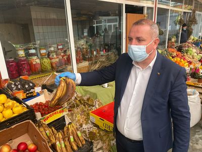 Piaţa Gemeni din Bucureşti, închisă temporar de Protecţia Consumatorilor, pentru mai multe nereguli. Au fost date amenzi în valoare de aproape 140.000 de lei - FOTO, VIDEO