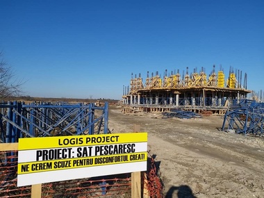 Parlamentari USR solicită Prefecturii Constanţa să atace în instanţă actele care permit construirea unui ansamblu rezidenţial pe plaja sălbatică de la Corbu
