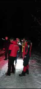 Trei refugiaţi din Ucraina care au trecut frontiera şi au ajuns într-o zonă muntoasă, cu zăpadă foarte mare, recuperaţi de salvamontiştii din Maramureş - VIDEO