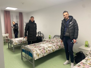 Nicuşor Dan afirmă că, în ultimele 24 de ore, Primăria Capitalei a oferit asistenţă pentru 112 cetăţeni ucraineni/ Între aceştia, familii cu copii, echipa de fotbal Desna Cernihiv şi pictoriţa Katerina Rubakova