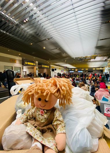 Directorul Aeroportului Iaşi, Romeo Vatră: Presiunea este tot mai mare, avioanele sunt pline. Am pregătit zeci de scaune în terminal, nu mai vrem să vedem pasageri din Ucraina sau Republica Moldova care dorm pe jos