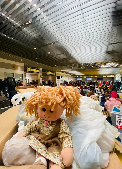 Directorul Aeroportului Iaşi, Romeo Vatră: Presiunea este tot mai mare, avioanele sunt pline. Am pregătit zeci de scaune în terminal, nu mai vrem să vedem pasageri din Ucraina sau Republica Moldova care dorm pe jos