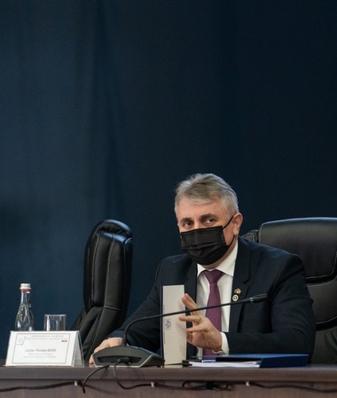 Bode afirmă că susţine "sancţionarea şi revizuirea" contractelor instituţiilor din România cu firme din Rusia pentru furnizarea de carburant: Cred că ar fi chiar potrivit să fim printre primii care facem acest lucru şi să dăm un exemplu