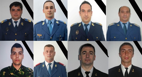 Cei opt militari care şi-au pierdut viaţa în accidentele aviatice din judeţul Constanţa au fost înaintaţi în grad, post-mortem