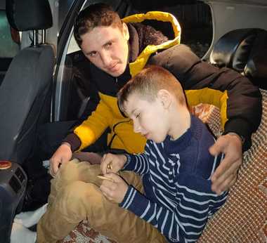 Gorj: Copilul dispărut într-o pădure a fost găsit de un voluntar, la 9 kilometri de locul unde a dispărut de lângă mama sa / Operaţiunea de căutare a băiatului care suferă de autism a fost dificilă, el neputând fi strigat şi neconştientizând pericolele 