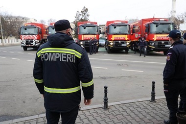 Cinci autospeciale ale ISU Iaşi au plecat cu ajutoare către Vama Siret, valoarea produselor donate de ieşeni fiind de 520.000 de lei