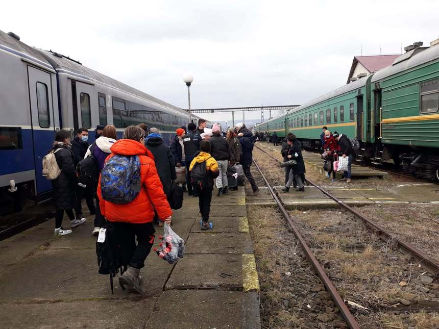 Un tren cu peste 800 de refugiaţi din Ucraina se îndreaptă către Bucureşti  